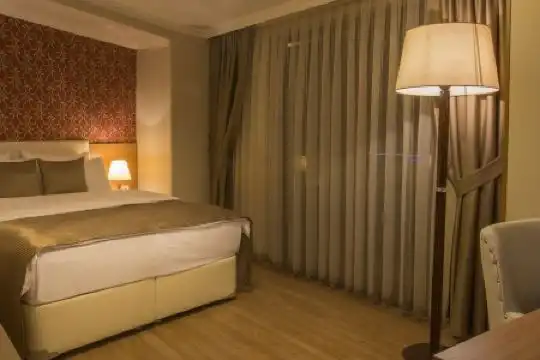 Lort Otel - 25