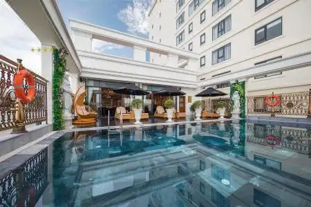 Monarque Danang - 6