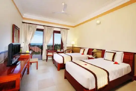 Golden Coast Resort & Spa - 10