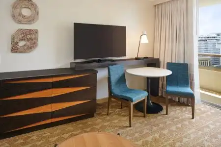Embassy Suites by Hilton Waikiki Beach Walk - 52