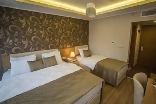 Lort Otel - 18
