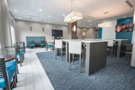 Holiday Inn Express & Suites Houston - Hobby Airport Area, An Ihg - 5