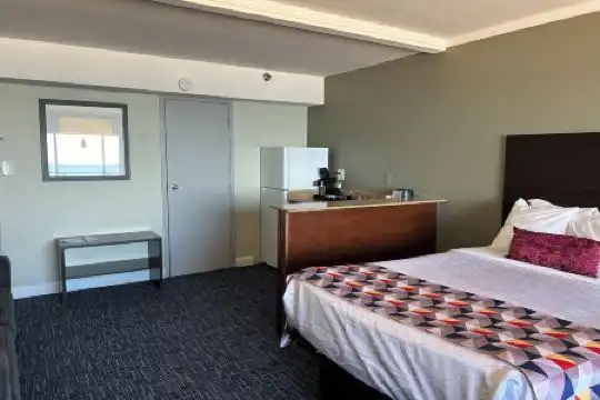 Best Western Plus Sandcastle Beachfront - 27