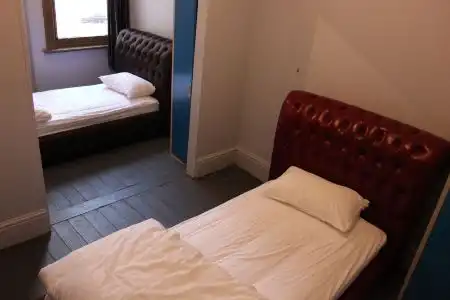 Backpackers Imperial - 65