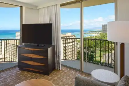 Embassy Suites by Hilton Waikiki Beach Walk - 73