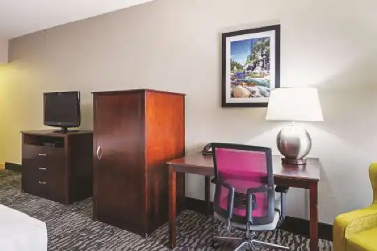 La Quinta by Wyndham Northwest - 10