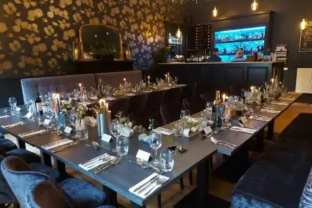 No. 11 Boutique & Brasserie - 8