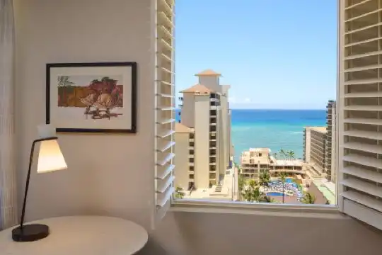 Embassy Suites by Hilton Waikiki Beach Walk - 32