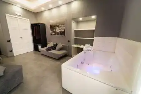 H. G. Boutique Toledo Napoli Centro - 4