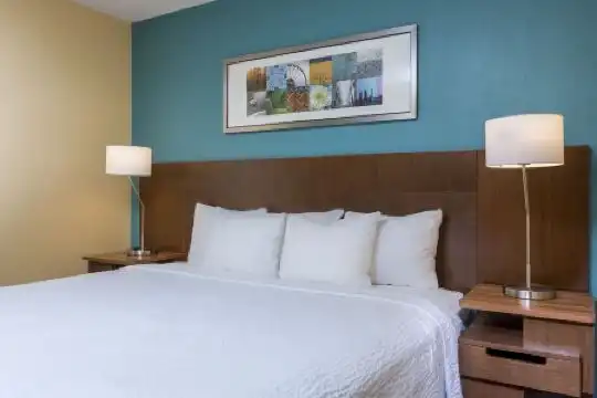 Fairfield Inn & Suites - 11