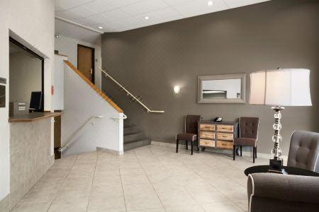 Super 8 by Wyndham Portland Airport - 7