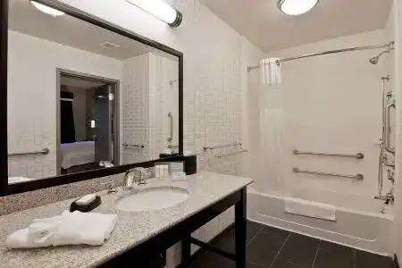 Hampton Inn & Suites Downtown/Seattle - 25