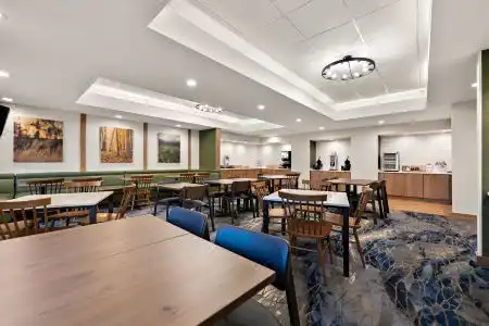 Fairfield by Marriott - 4