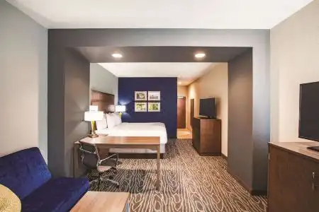 La Quinta by Wyndham Northeast - 8