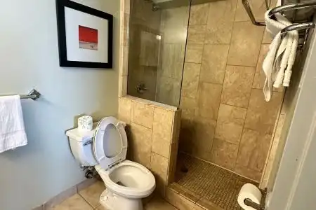 Best Western Plus Sandcastle Beachfront - 32