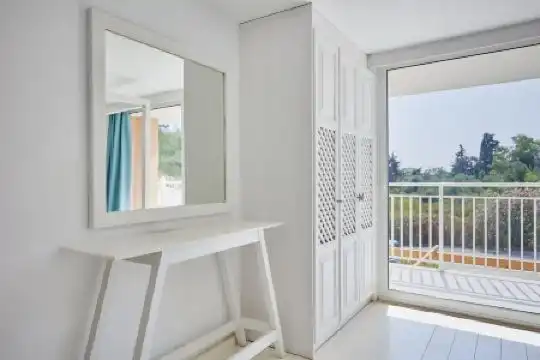 Lagoon Luxury Suites - 43