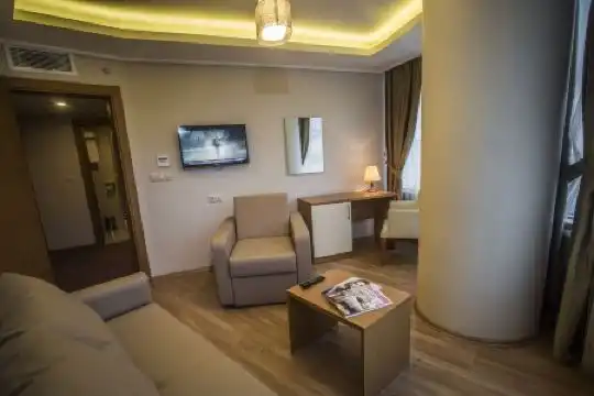 Lort Otel - 23