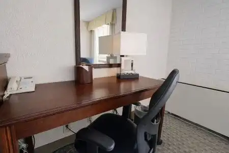 Drury Inn & Suites Stadium- - 14