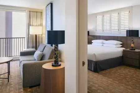 Embassy Suites by Hilton Waikiki Beach Walk - 62