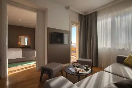 Fontana Seafront Residences - 31