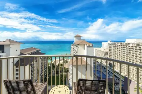 Embassy Suites by Hilton Waikiki Beach Walk - 22