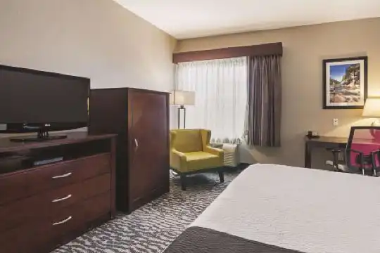 La Quinta by Wyndham Northwest - 12