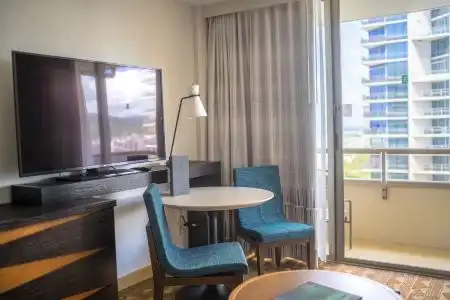 Embassy Suites by Hilton Waikiki Beach Walk - 65