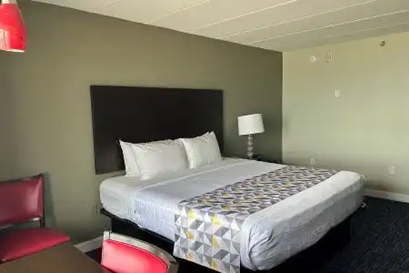 Best Western Plus Sandcastle Beachfront - 8