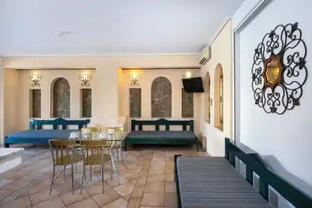 Castle Suites - 9