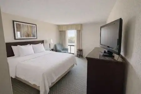 Drury Inn & Suites Stadium- - 18