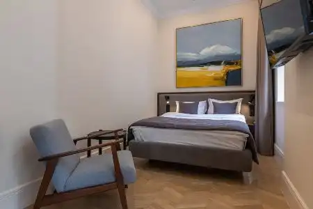 On The Square Guesthouse - 13