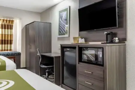 Quality Inn & Suites I-20 - 22