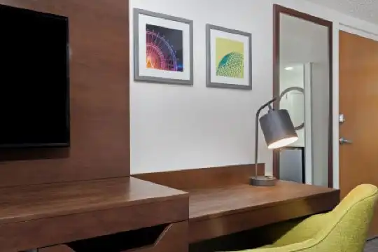 Hampton Inn & Suites Orlando International Drive North - 32