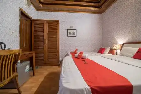 RedDoorz near Lotte Center Hanoi - 11