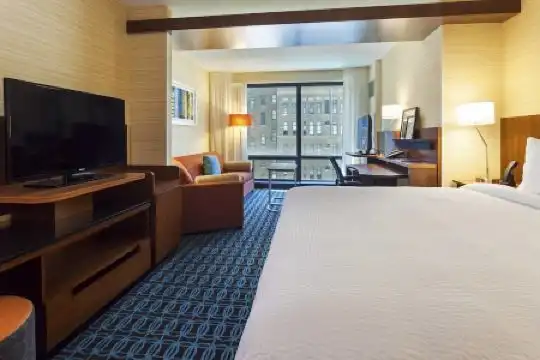 Fairfield Inn and Suites Chicago Downtown-River North - 7