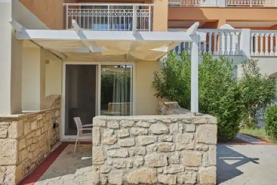 Lagoon Luxury Suites - 25