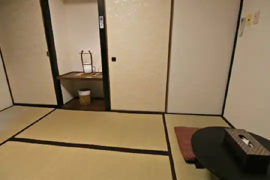 J-Hoppers Hiroshima Guesthouse - 27