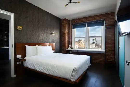 H by H Hospitality - 109