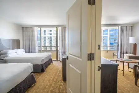 Embassy Suites by Hilton Waikiki Beach Walk - 88