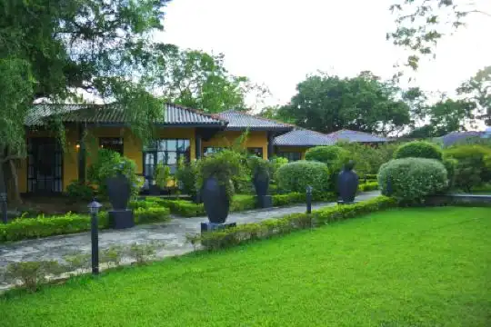 Flower Garden Lake Resort - 9