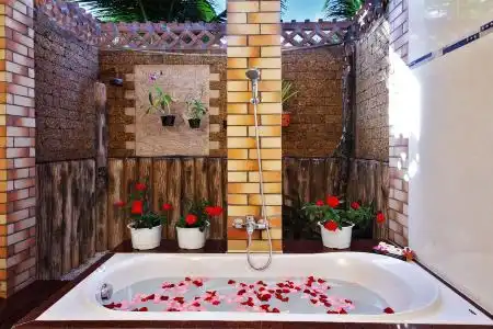 Golden Coast Resort & Spa - 9