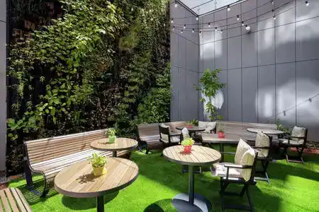 Hilton Garden Inn Budapest City Centre - 2
