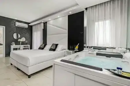 Reggia Suite Spa - 4
