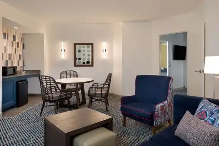 DoubleTree Suites by Hilton Orlando at Disney Springs - 12