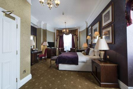 The Colonnade - 60