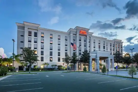 Hampton Inn & Suites Orlando International Drive North - 16