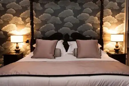 No. 11 Boutique & Brasserie - 61