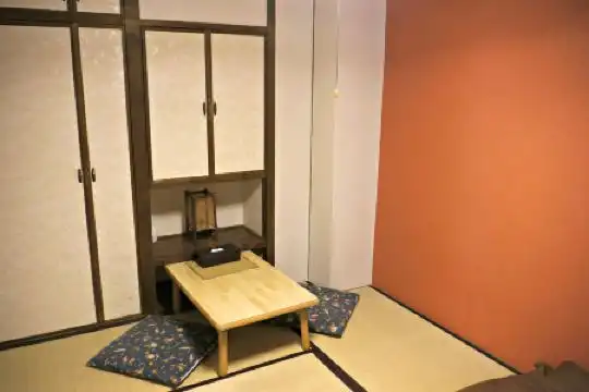 J-Hoppers Hiroshima Guesthouse - 38