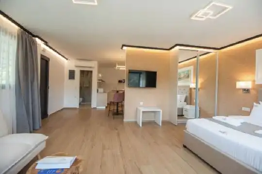 Lazar Lux  - Ammoudara - 9