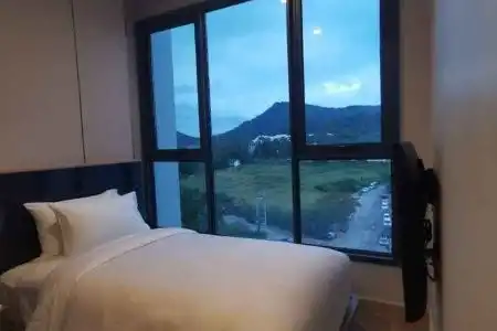 S Sriracha & Residence - 62